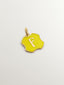 Charm de plata 925 bañada en oro amarillo de 18K con inicial F y esmalte amarillo con forma irregular