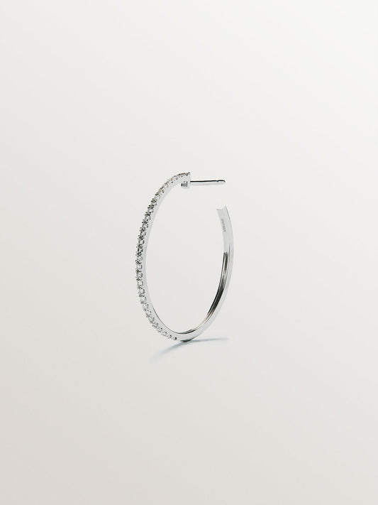 Pendiente individual de aro grande de oro blanco de 18K con diamantes