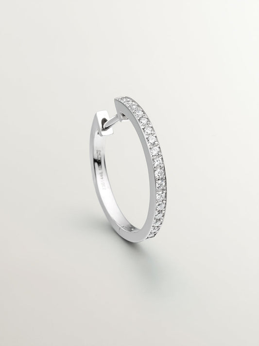 Pendiente de aro individual de oro blanco de 18K con diamante en talla brillante