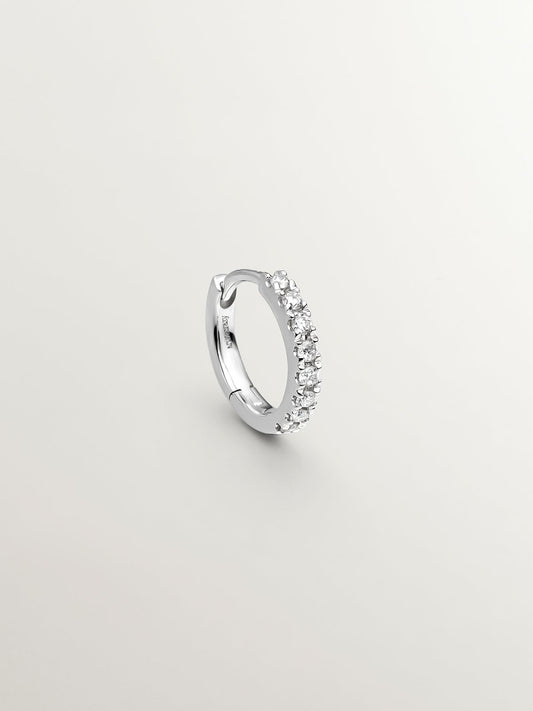 Pendiente de aro individual de oro blanco de 18K con diamante en talla brillante