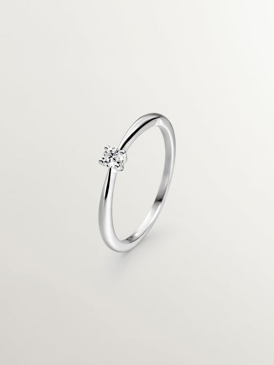 Anillo de oro blanco de 18K con diamantes en talla brillante