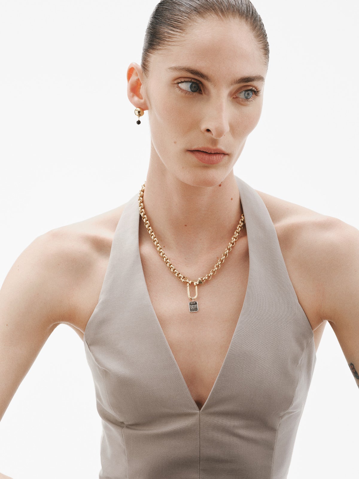 Pendientes de plata 925 bañada en oro amarillo de 18K con ónix negro