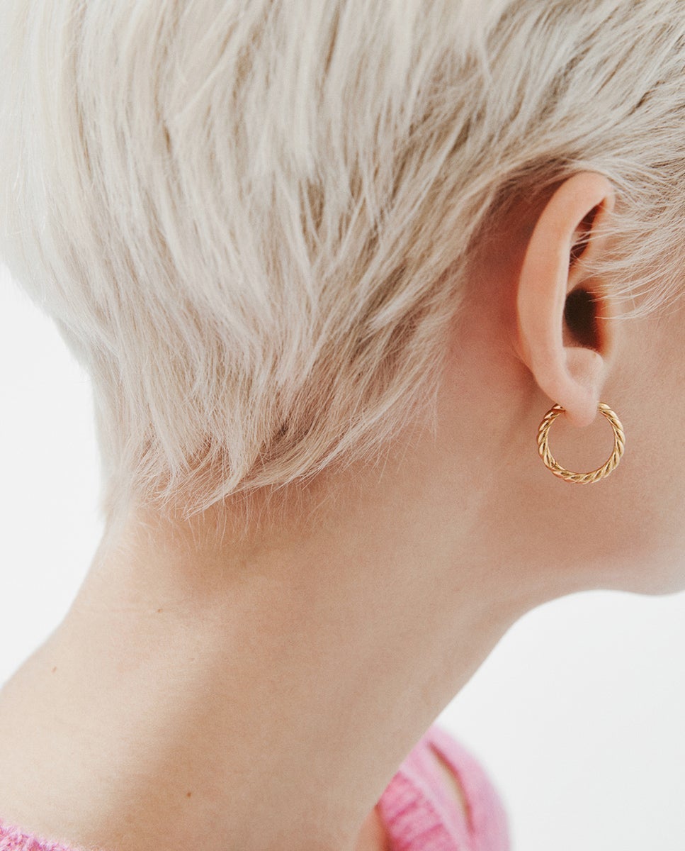 Pendientes de aro de plata 925 bañada en oro amarillo de 18K con textura gallonada