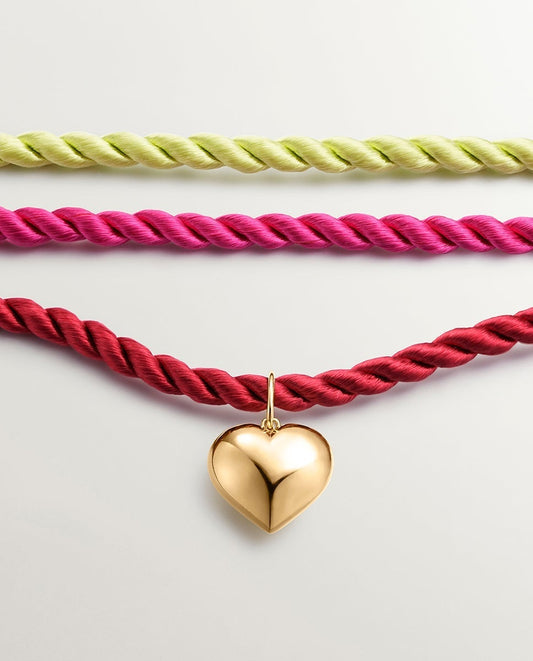 Collar corazón en plata bañada con cordón