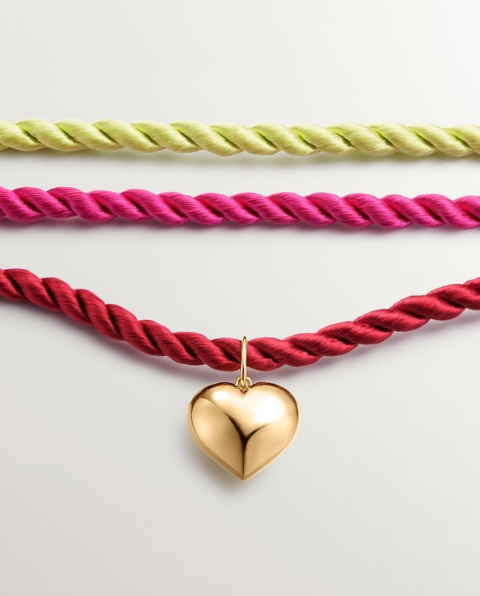 Collar corazón en plata bañada con cordón