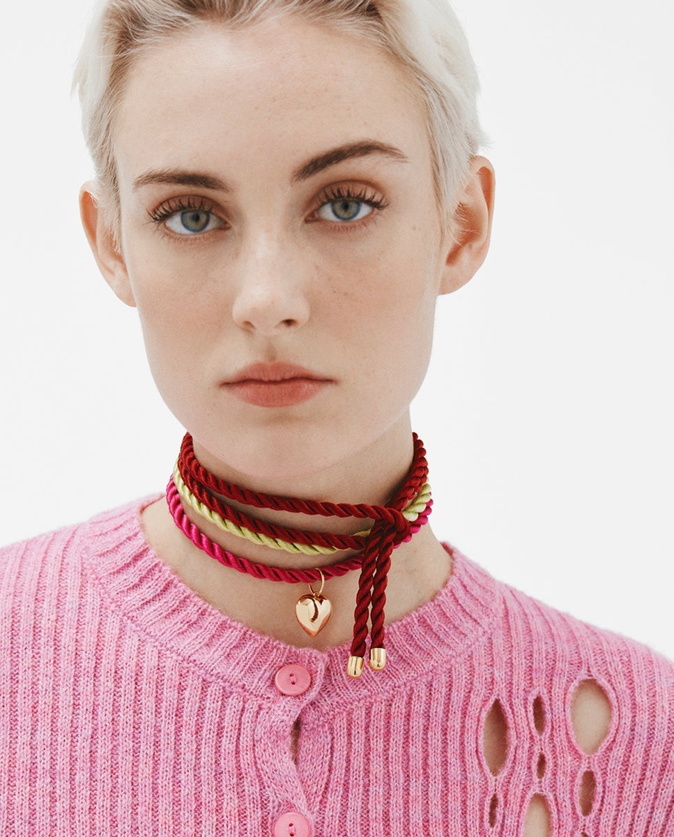 Collar corazón en plata bañada con cordón