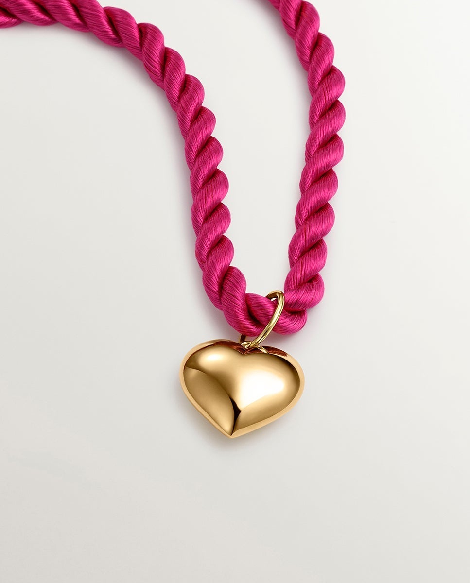Collar corazón en plata bañada con cordón