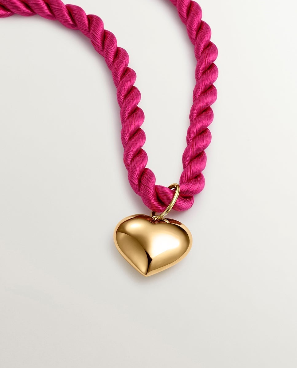 Collar corazón en plata bañada con cordón
