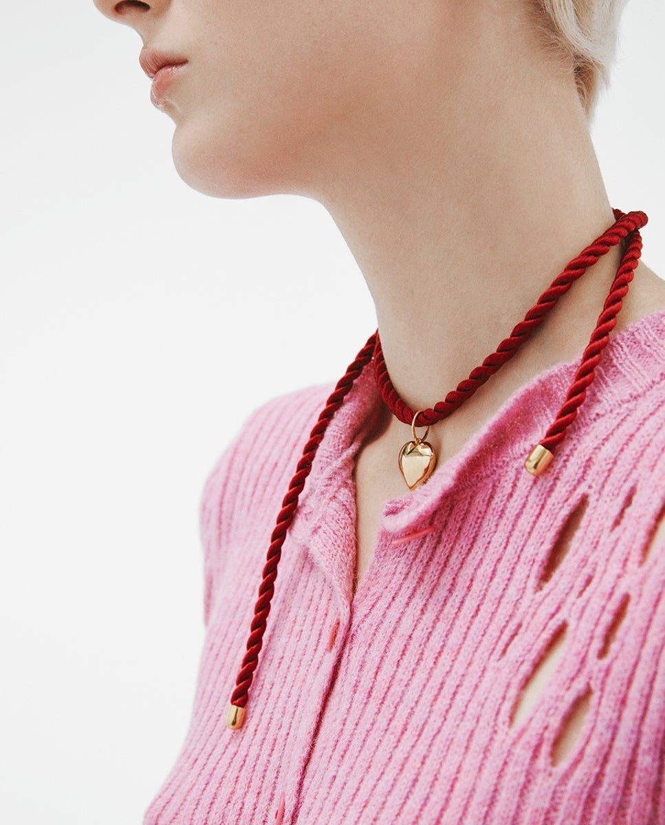 Collar corazón en plata bañada con cordón