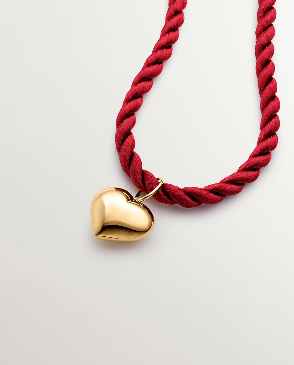 Collar corazón en plata bañada con cordón