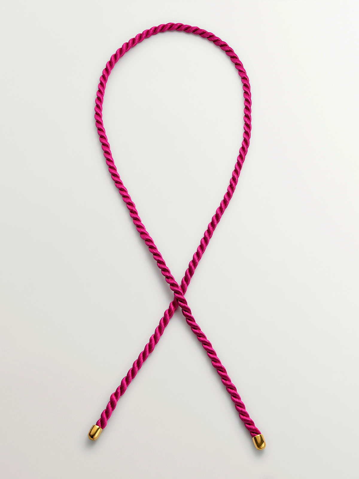 Collar corazón en plata bañada con cordón