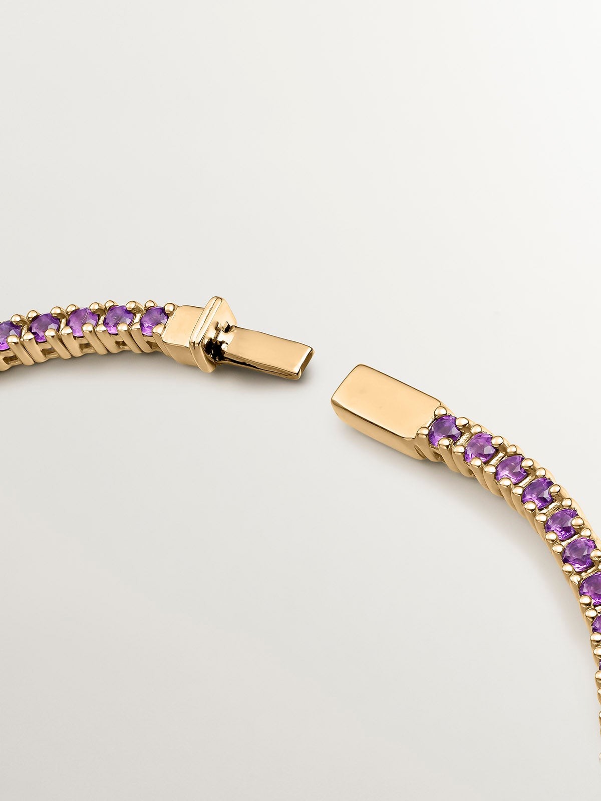Pulsera de plata 925 bañada en oro amarillo de 18K con amatistas moradas