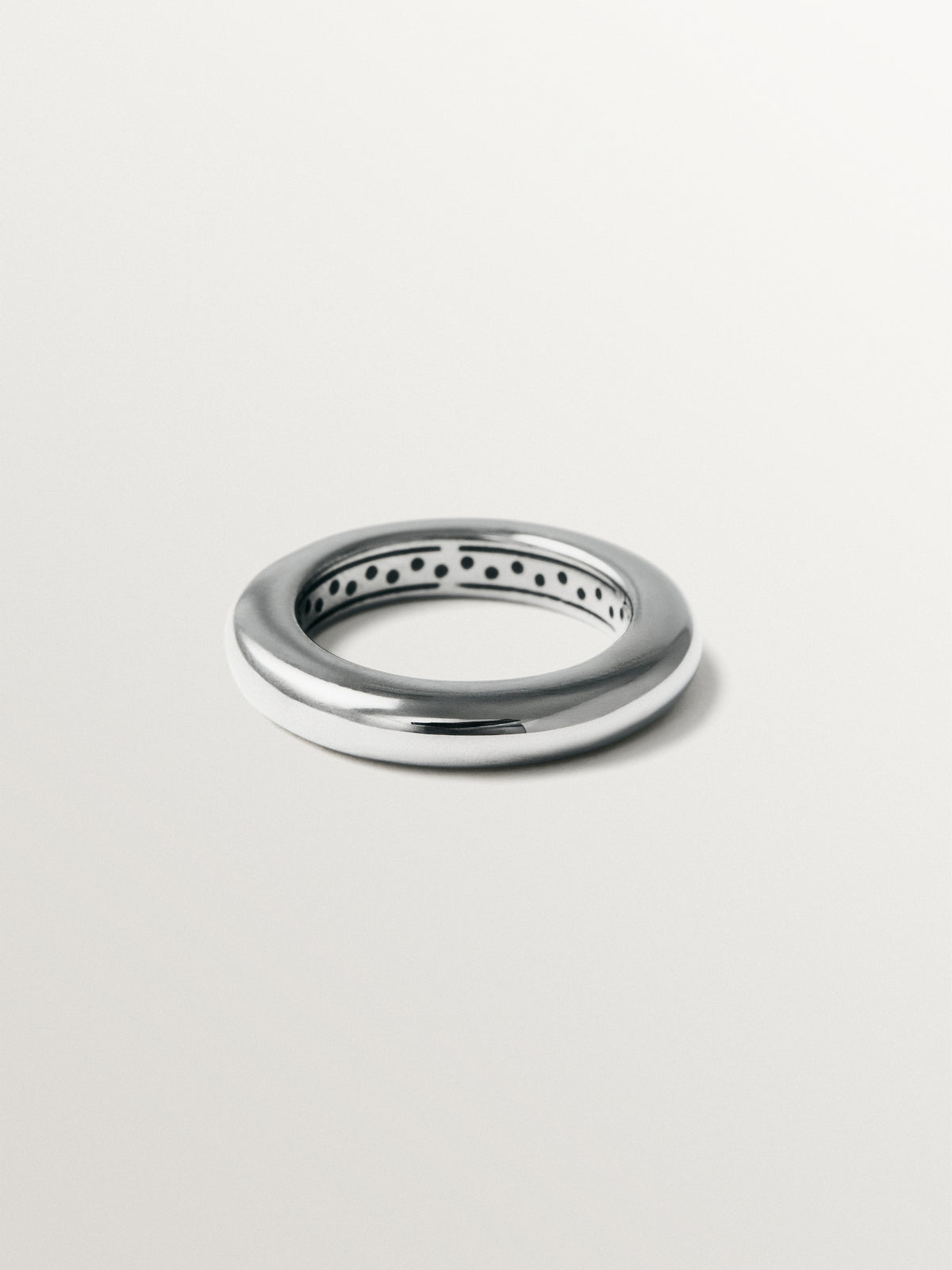 Anillo grueso de plata 925 con acabado gunmetal