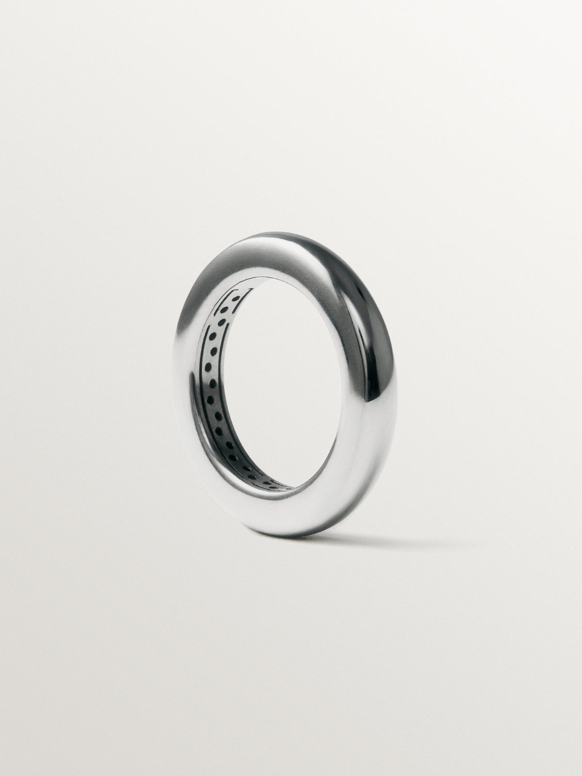 Anillo grueso de plata 925 con acabado gunmetal