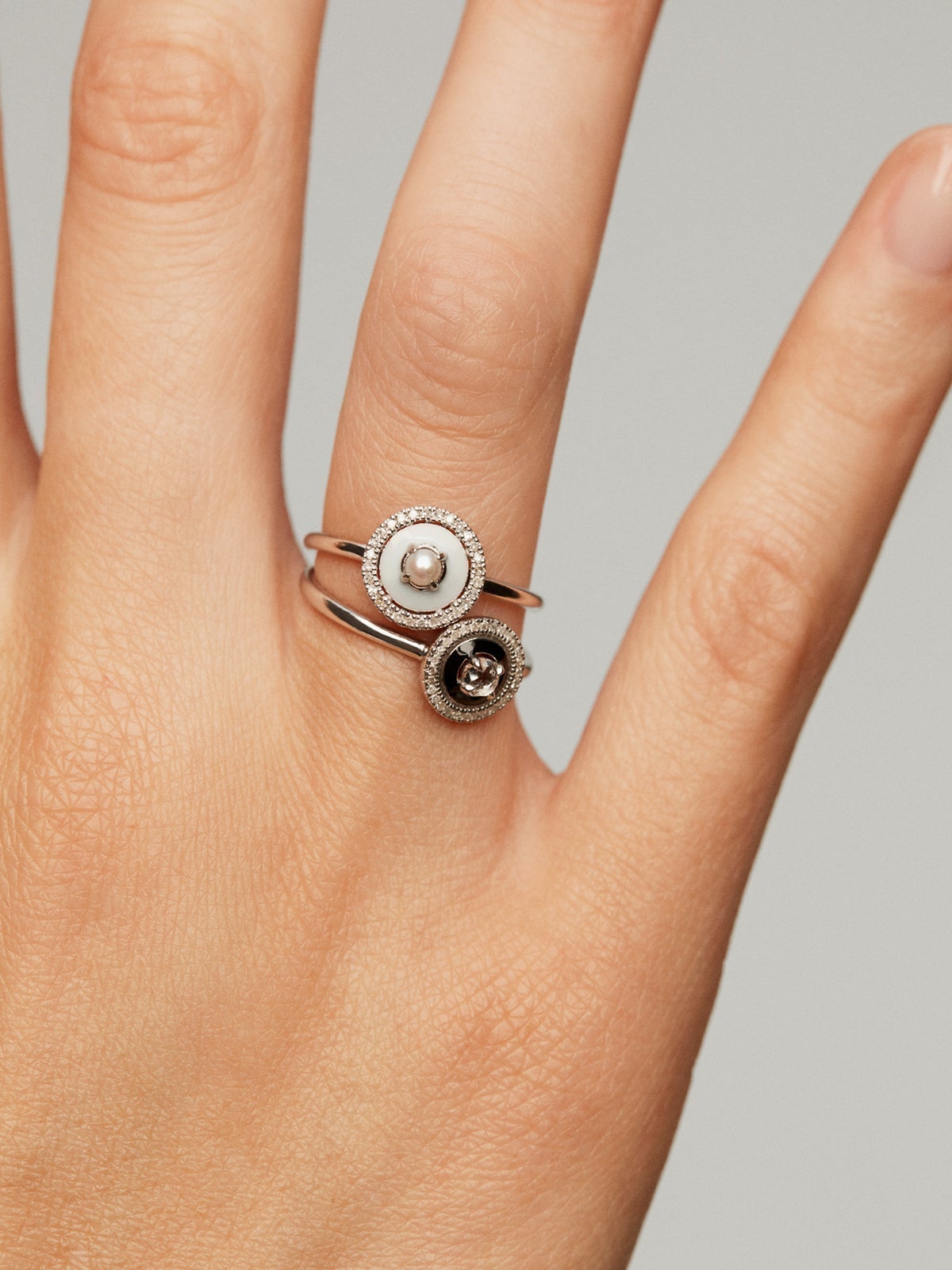 925 silver ring and 18K white gold with white pearl, white diamonds and gray enamel