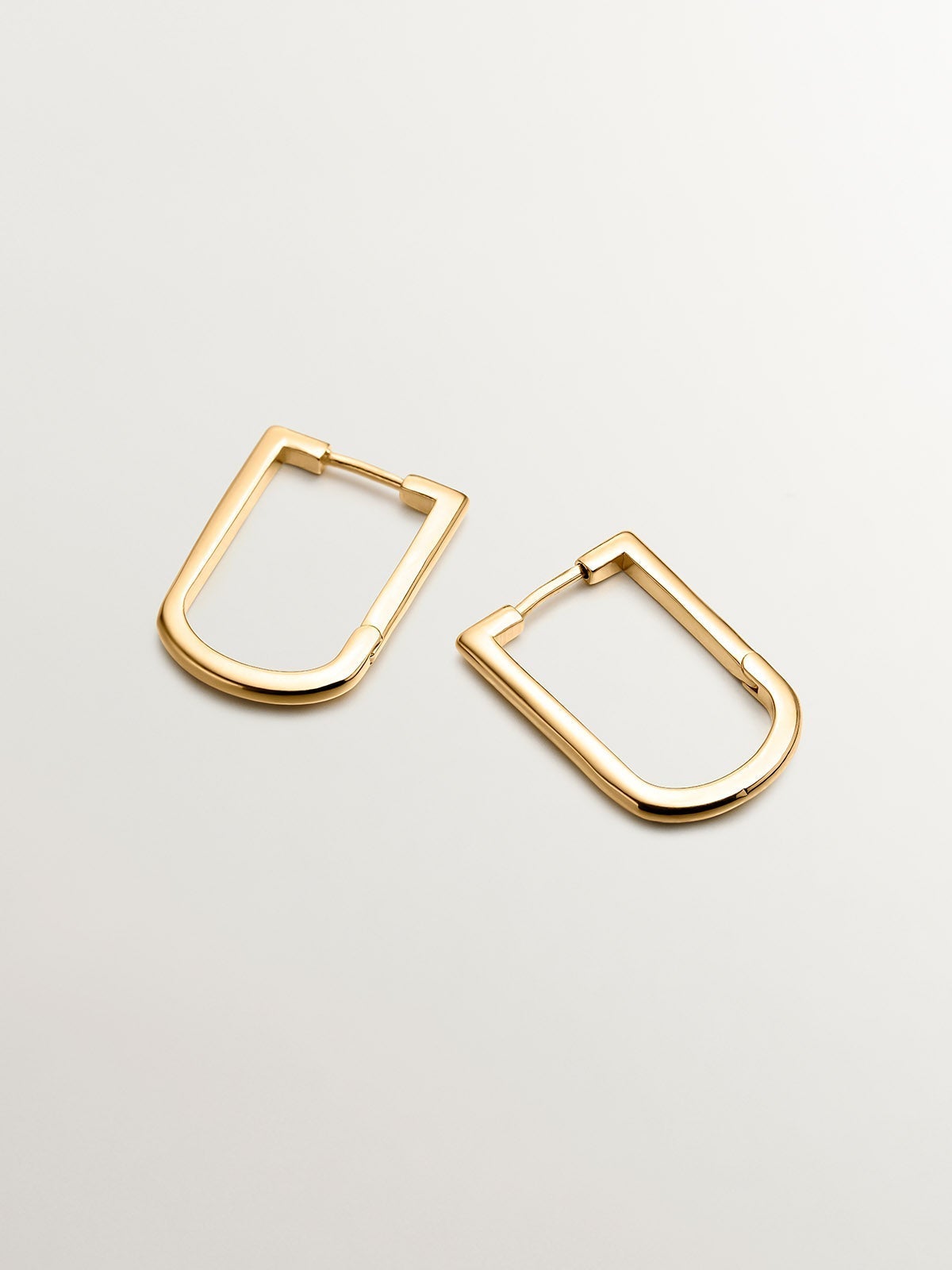 Pendientes de aro semi rectangular de plata 925 bañada en oro amarillo de 18K