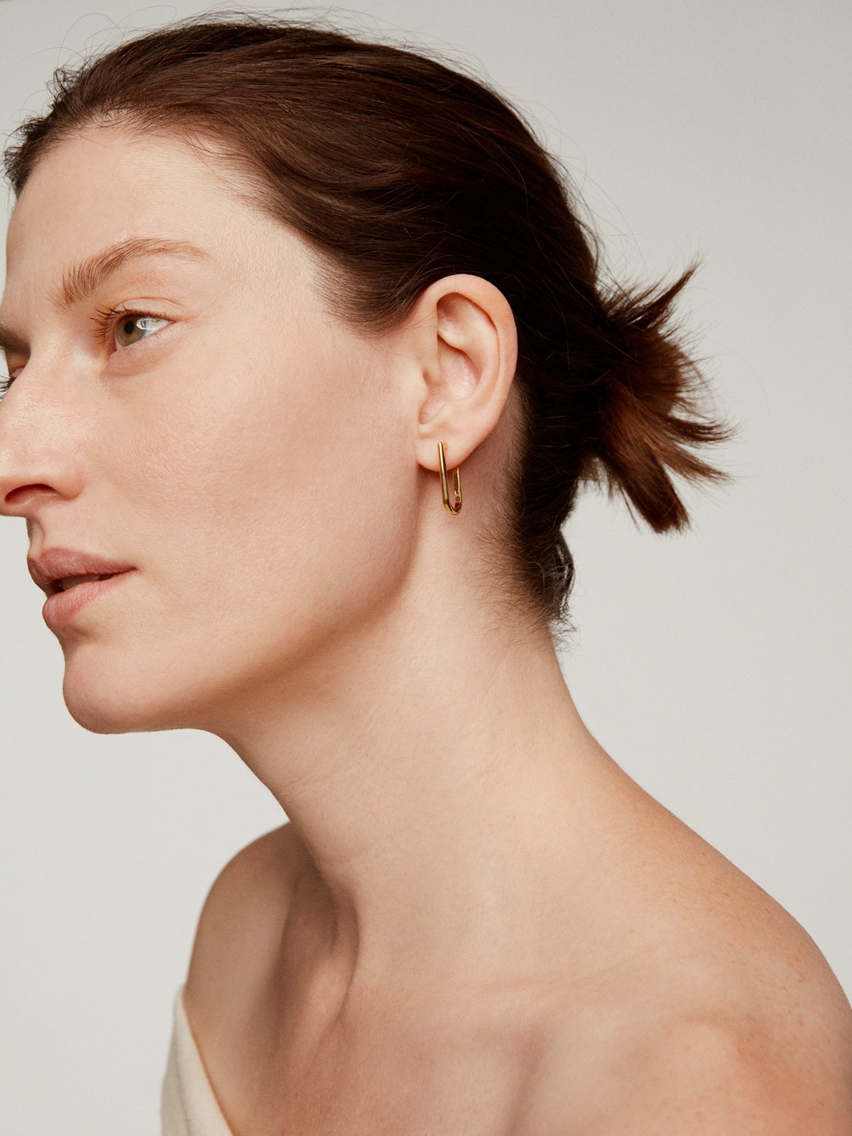 Pendientes de aro semi rectangular de plata 925 bañada en oro amarillo de 18K