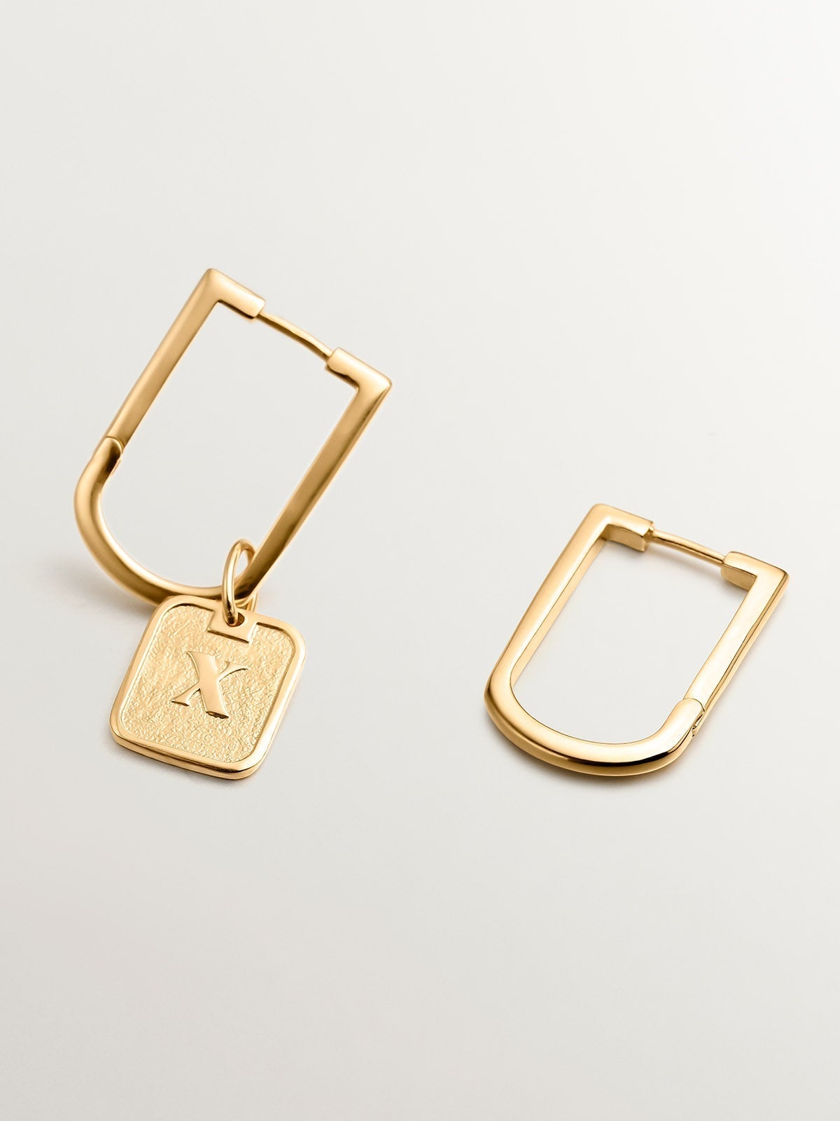 Pendientes de aro semi rectangular de plata 925 bañada en oro amarillo de 18K