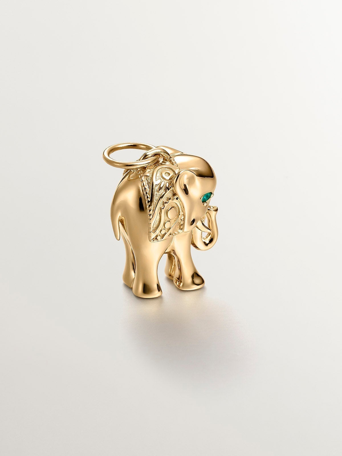 Charm de plata 925 bañada en oro amarillo de 18K con ónix verde y forma de elefante