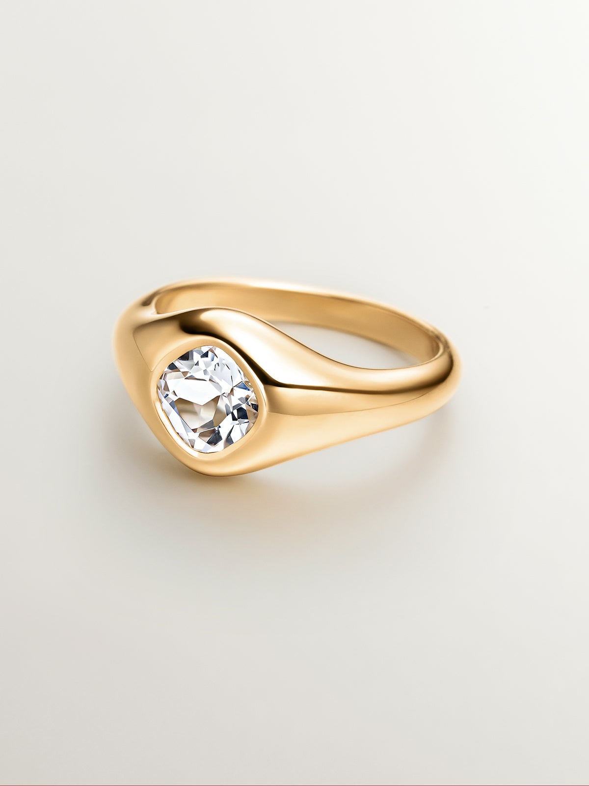 Anillo de sello de plata 925 bañada en oro amarillo de 18K con cuarzo blanco