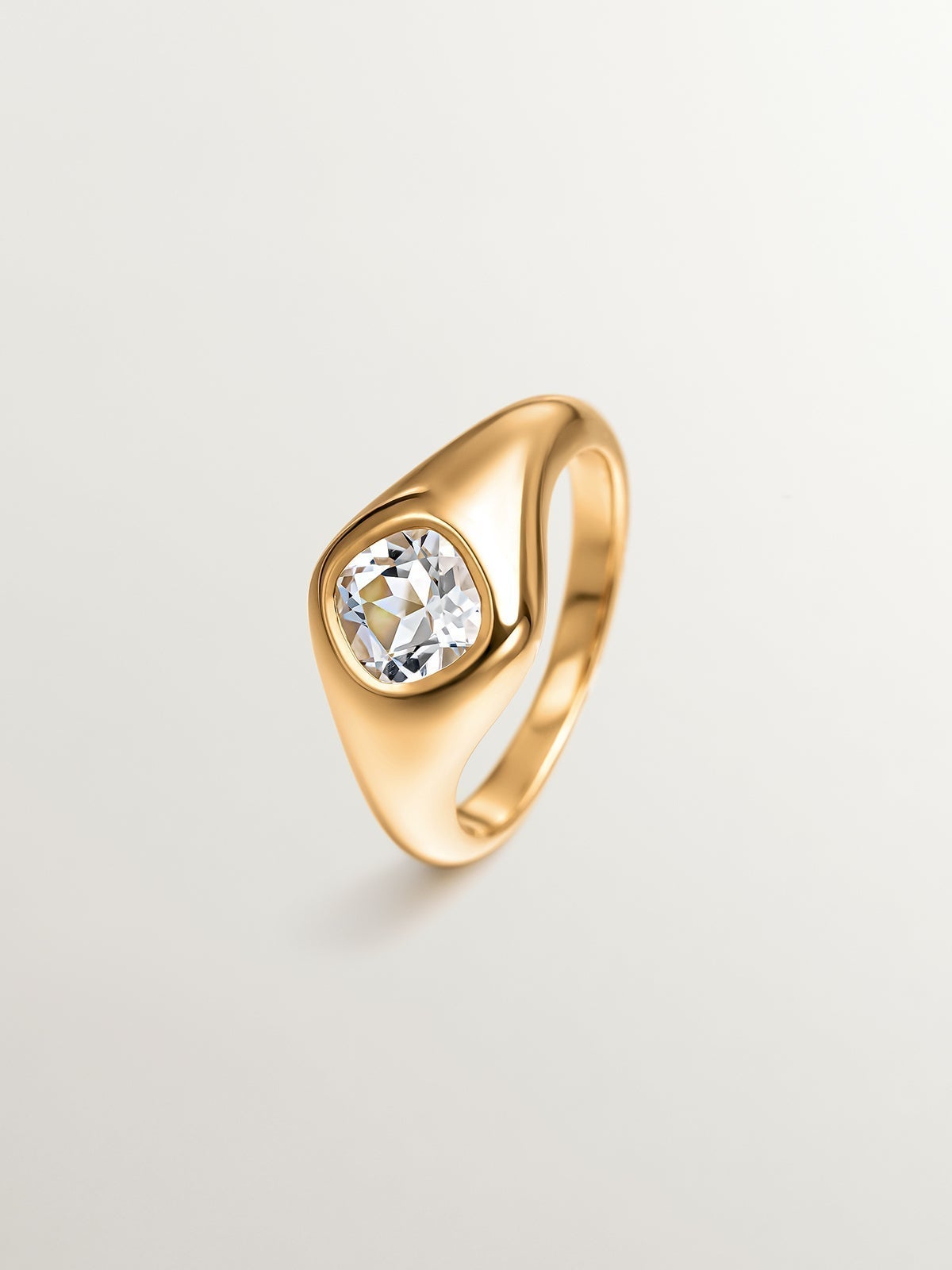 Anillo de sello de plata 925 bañada en oro amarillo de 18K con cuarzo blanco