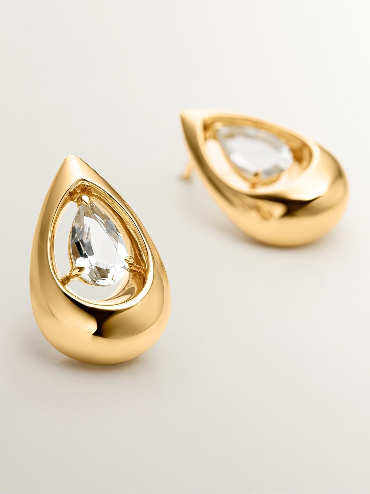 Pendientes de plata 925 bañada en oro amarillo de 18K con topacios blancos