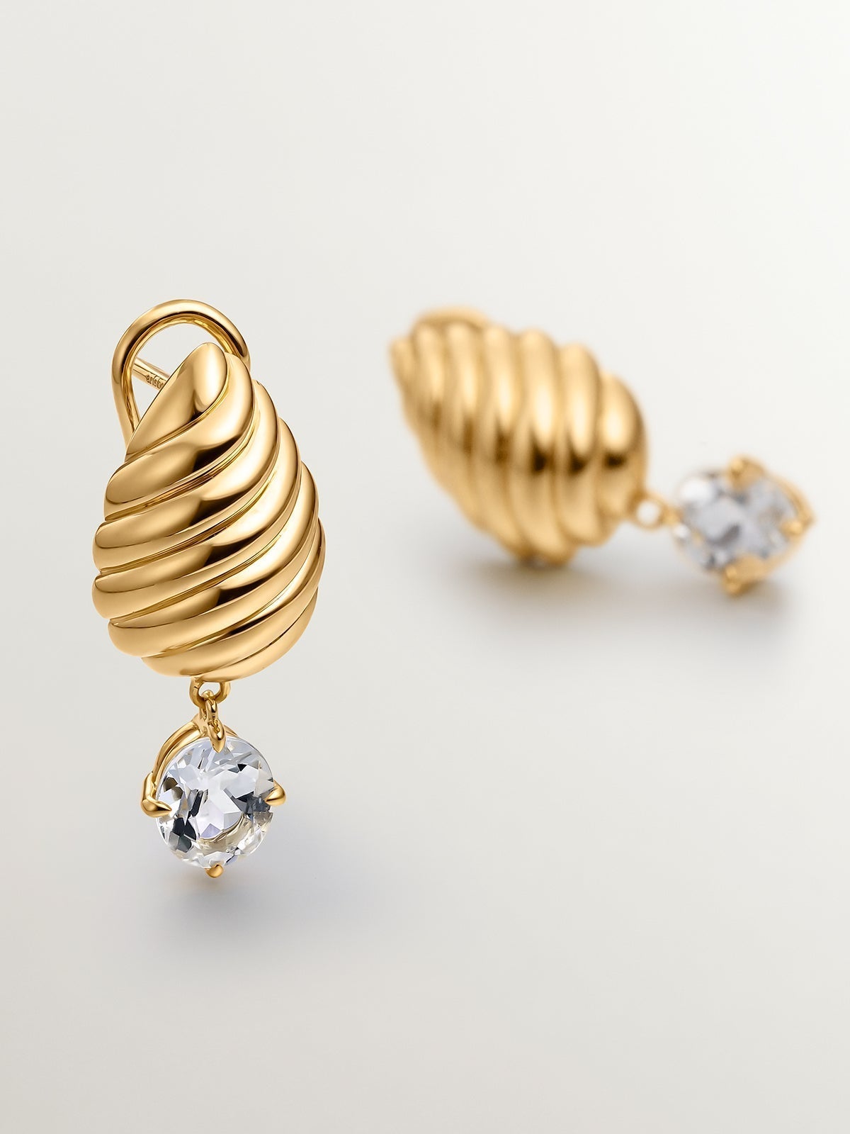 Boucles d'oreilles en argent 925 plaqué or jaune 18 carats avec texture quartz blanc et gallon