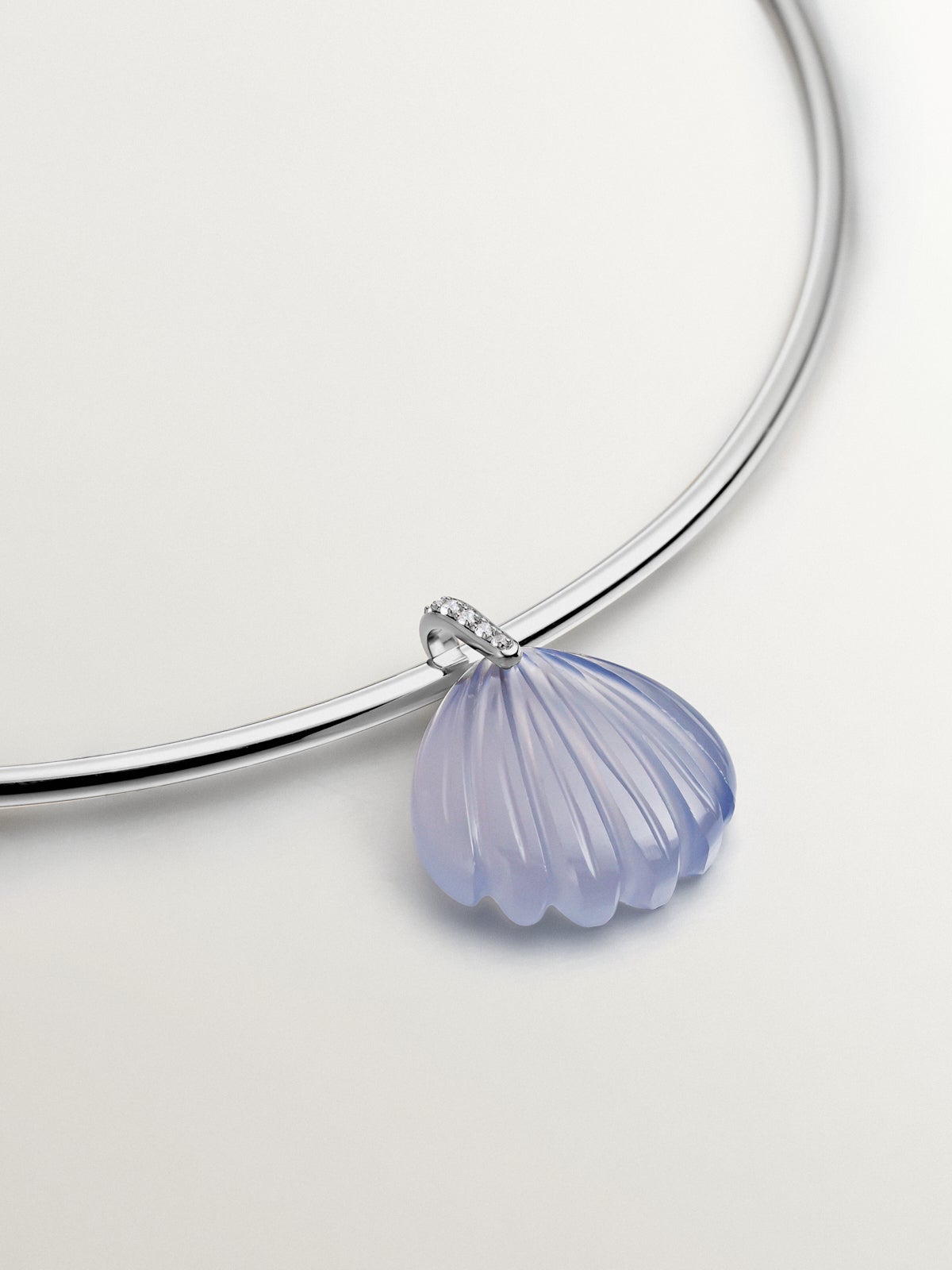 Charm de plata 925 con calcedonia azul y topacios blancos