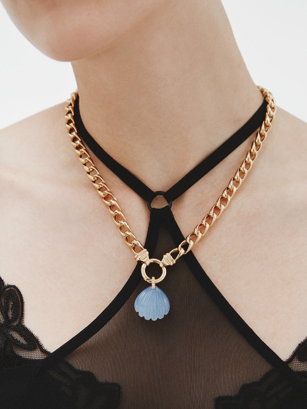 Charm de plata 925 bañada en oro amarillo de 18K con cuarzo limón y topacios blancos