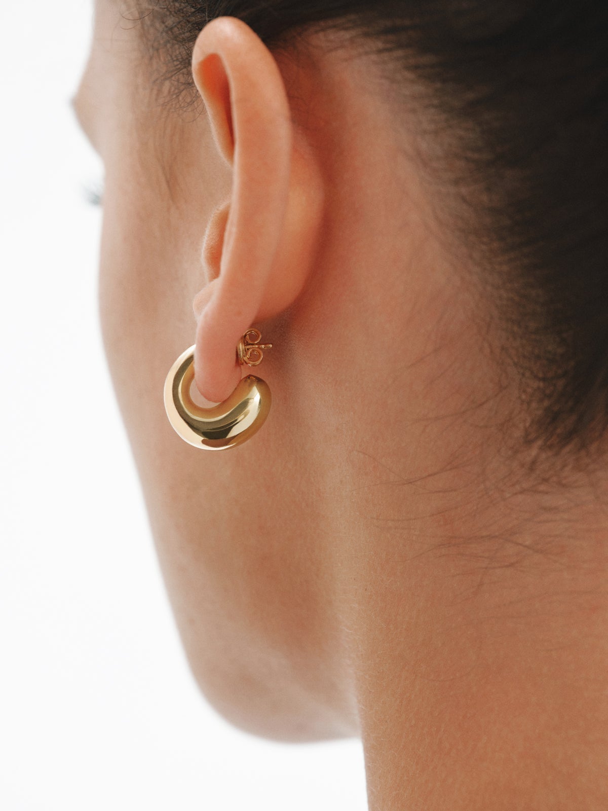 Pendientes gruesos de aro pequeños de plata 925 bañada en oro de 18K