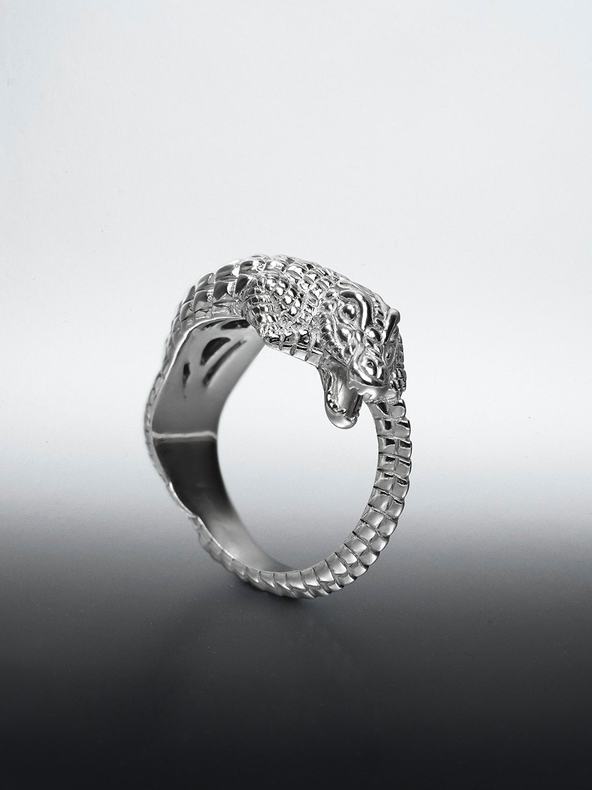 Anillo de plata 925 con forma de cocodrilo