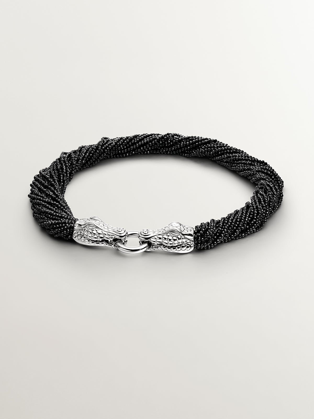 Collar de plata 925 con forma de cocodrilo y espinelas negras