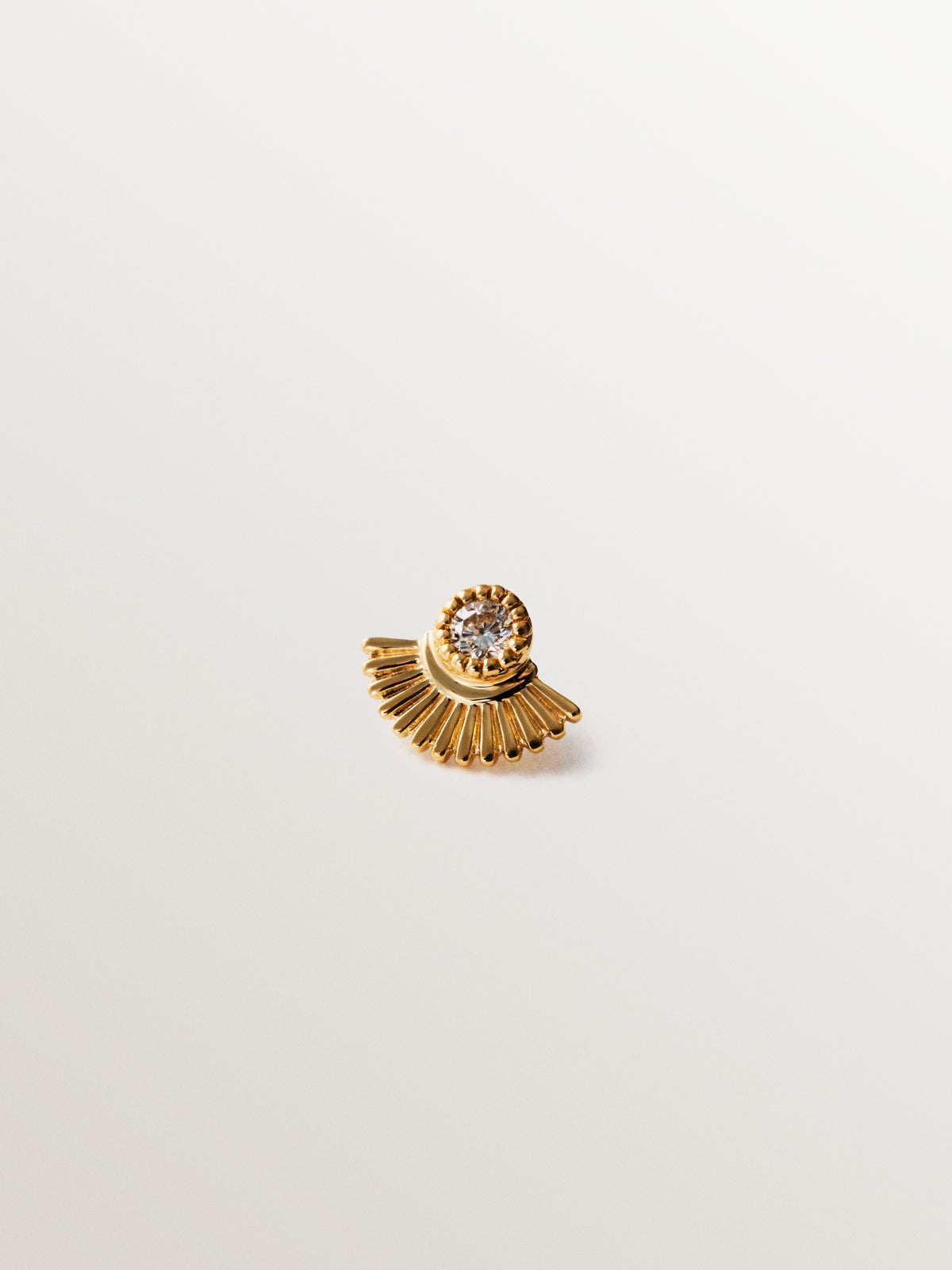 Piercing individual de oro amarillo de 18K con pavé de diamantes