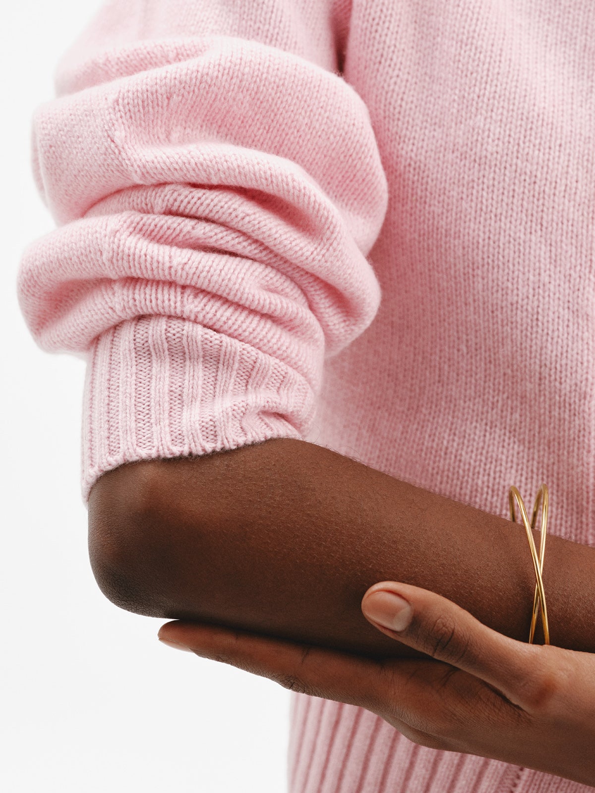 Pulsera rígida estilo semanario de plata 925 bañada en oro amarillo de 18K.