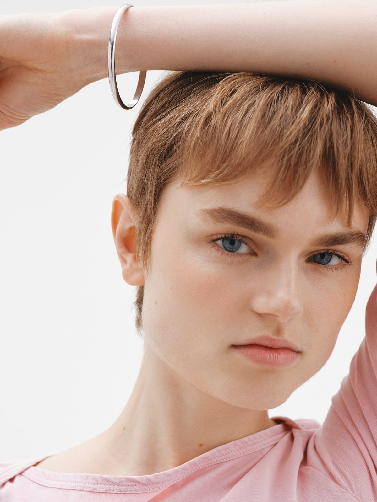 Pulsera rígida estilo semanario de plata 925 rodiada.