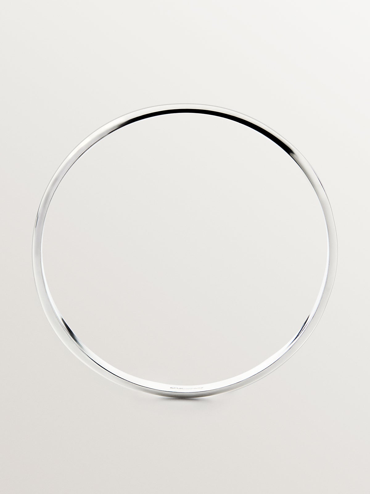 Pulsera rígida estilo semanario de plata 925 rodiada.