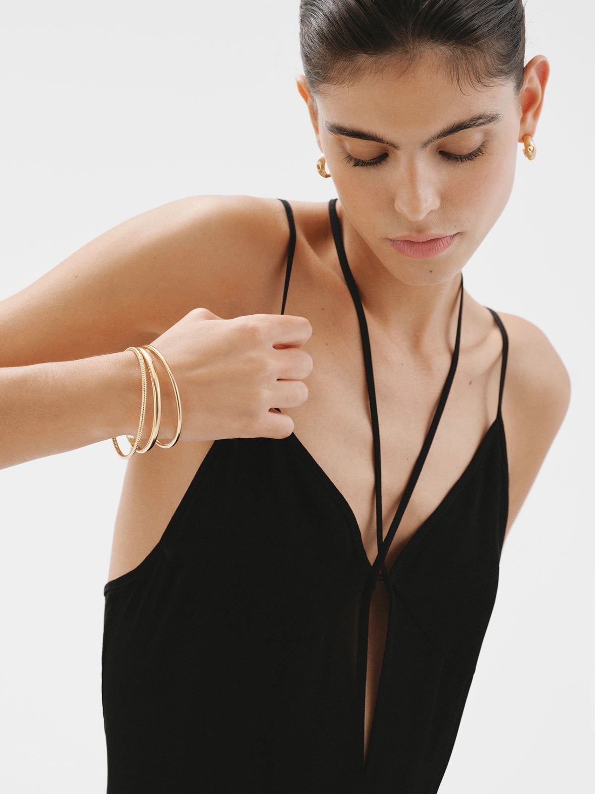 Pulsera rígida estilo semanario de plata 925 bañada en oro amarillo de 18K.