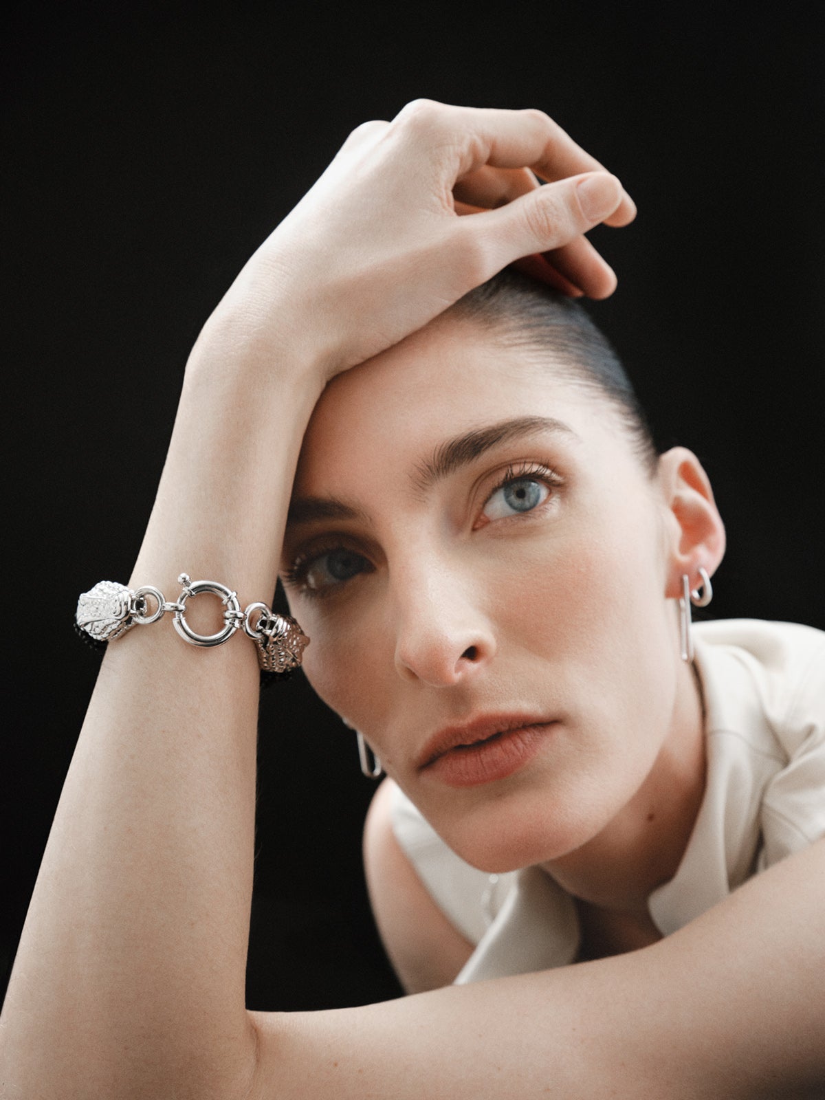 Pulsera de plata 925 y espinelas negras con forma de cabezas de cocodrilo