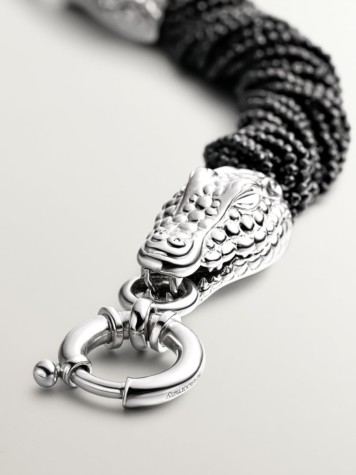 Pulsera de plata 925 y espinelas negras con forma de cabezas de cocodrilo