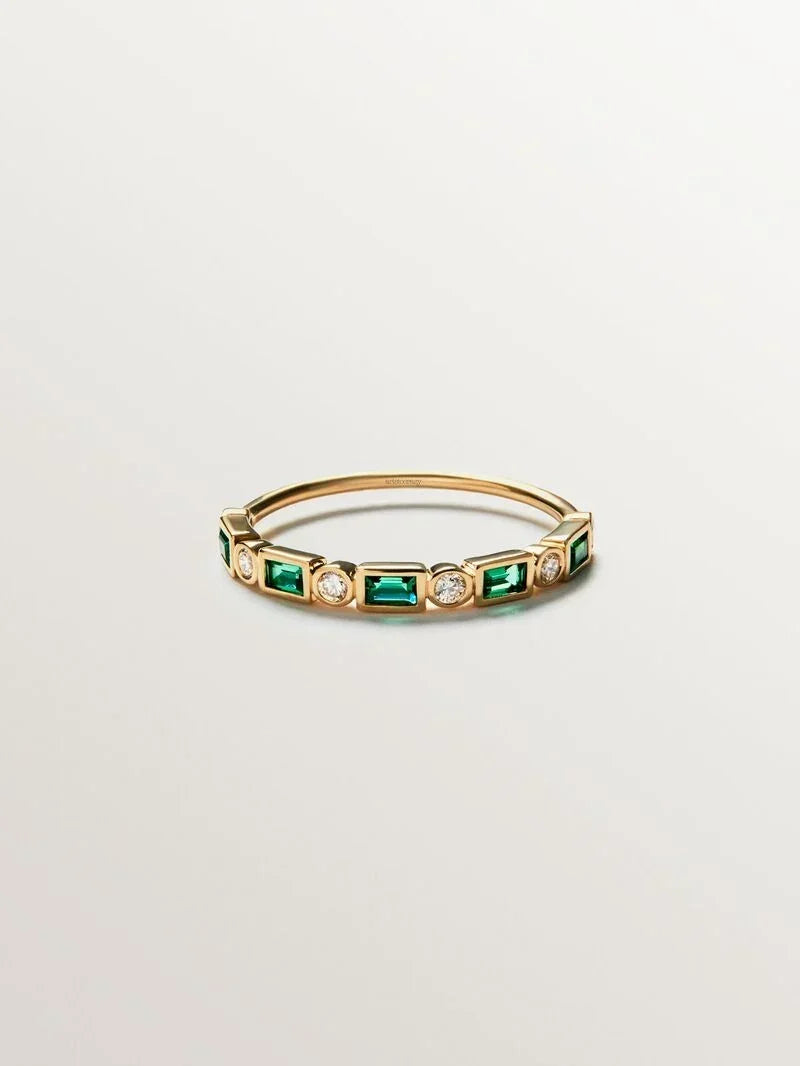 Anillo de oro amarillo de 9K con esmeraldas verdes y diamantes