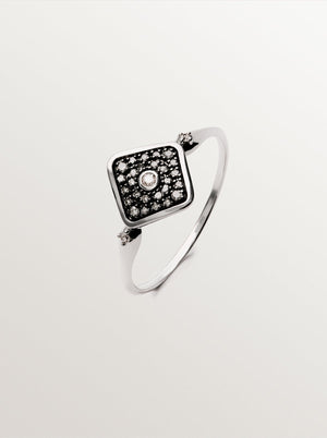 Anillo de oro blanco de 9K con forma de rombo y diamantes