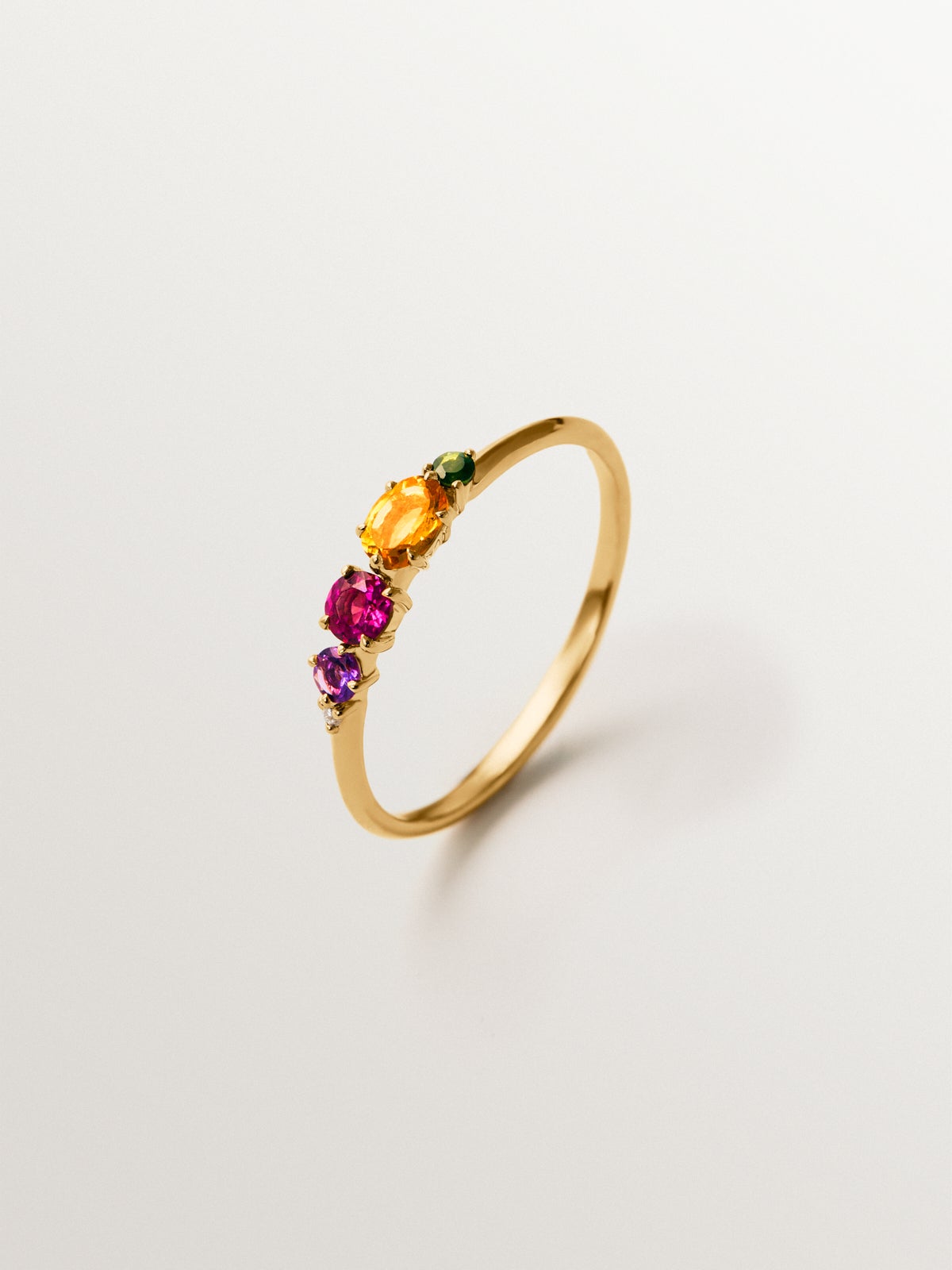 Anillo de oro amarillo de 9K con cuarzo citrino, rodolita, amatista negra, turmalina verde y diamante