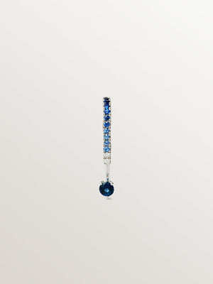 Pendiente individual de oro blanco de 9K con zafiros azules y diamantes