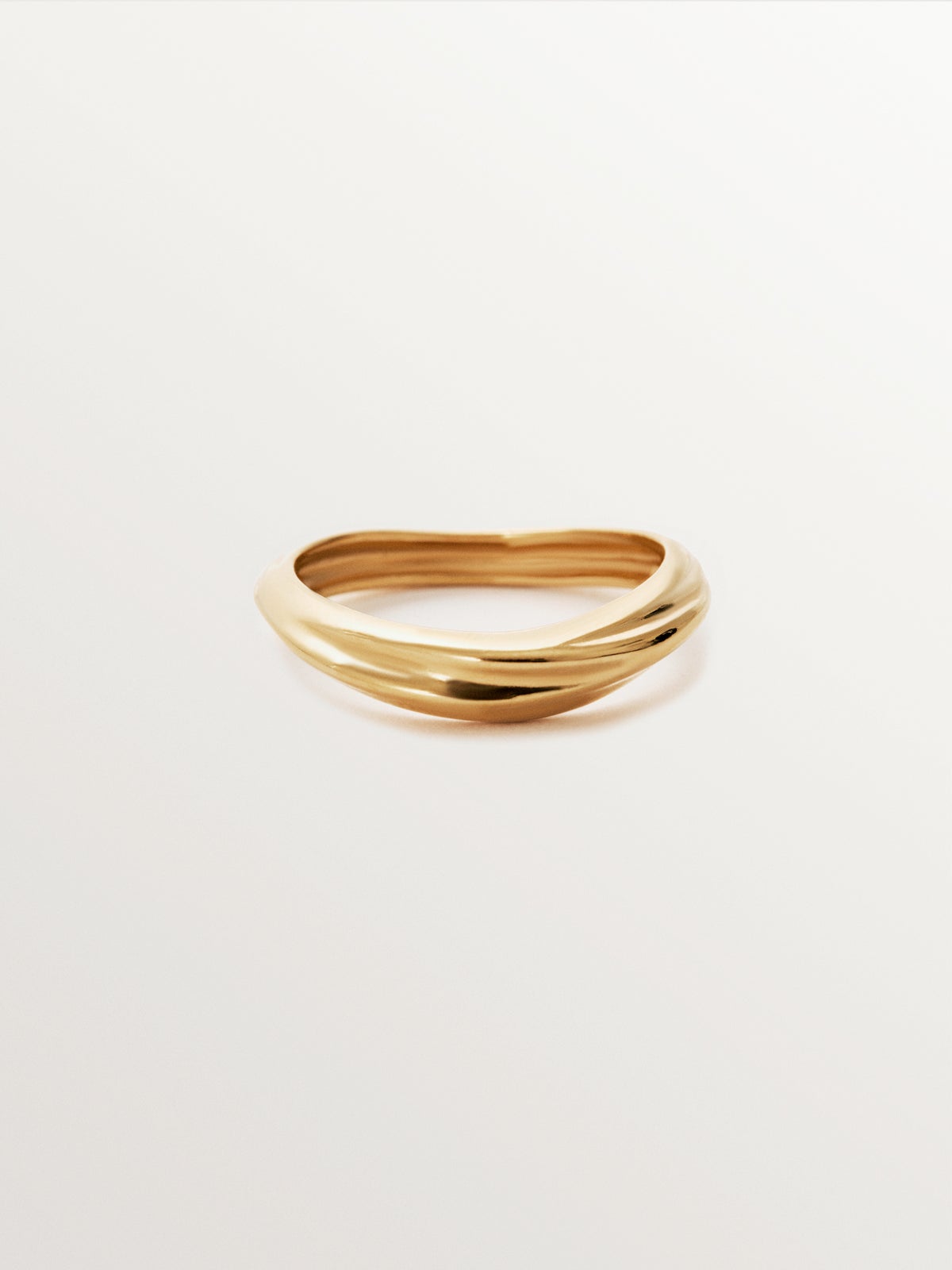 Anillo de plata 925 bañada en oro amarillo de 18K con textura