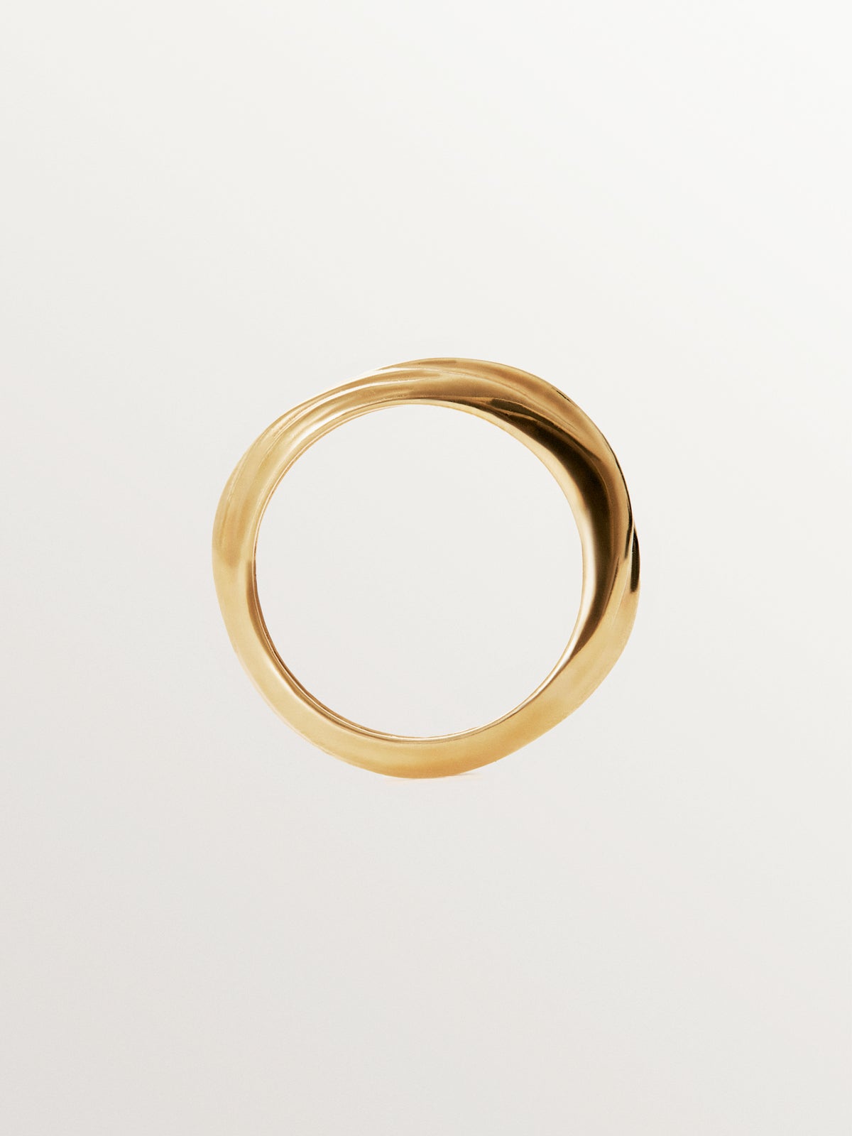 Anillo de plata 925 bañada en oro amarillo de 18K con textura