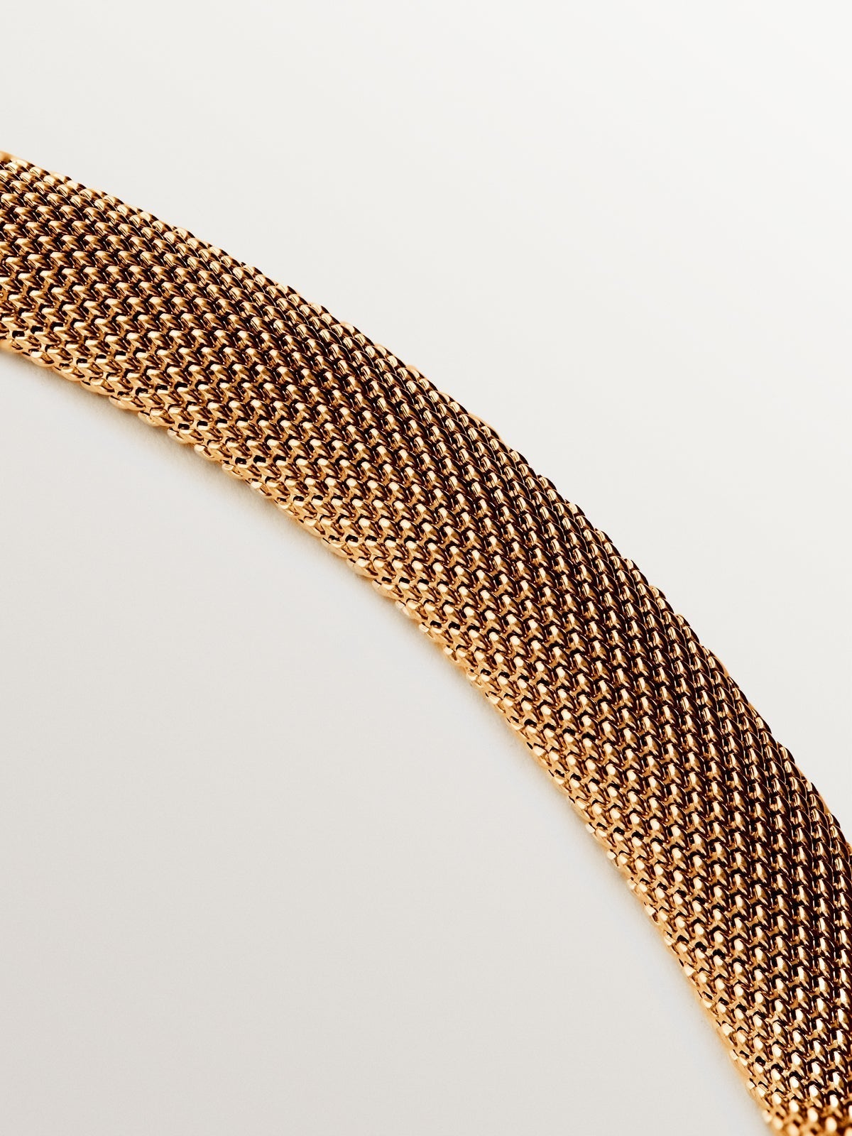 Colgante rígido de plata 925 bañada en oro amarillo de 18K con malla