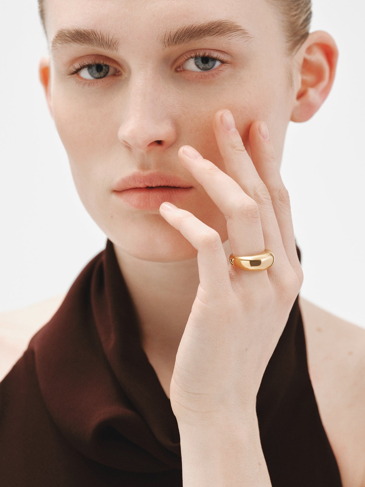 Anillo abombado de plata 925 bañada en oro amarillo de 18K