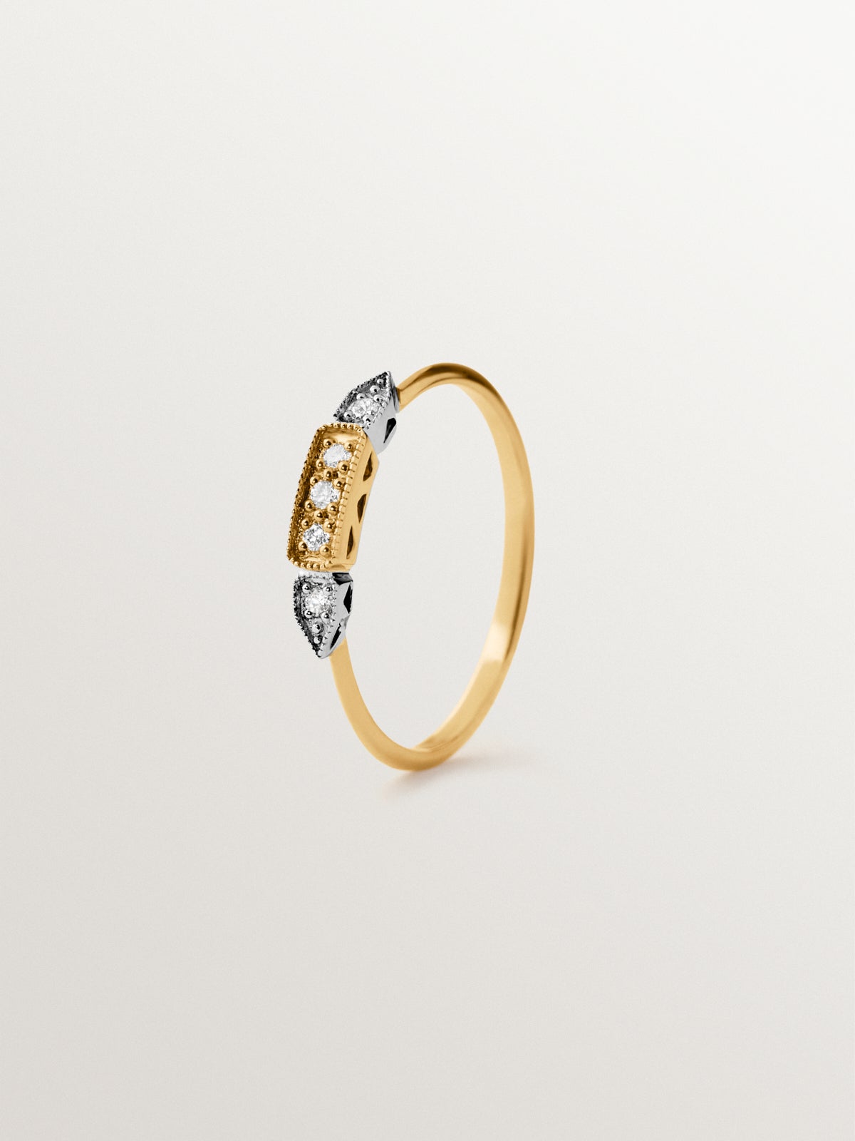 Anillo de oro blanco y amarillo de 18K con pavé de diamantes en talla brillante