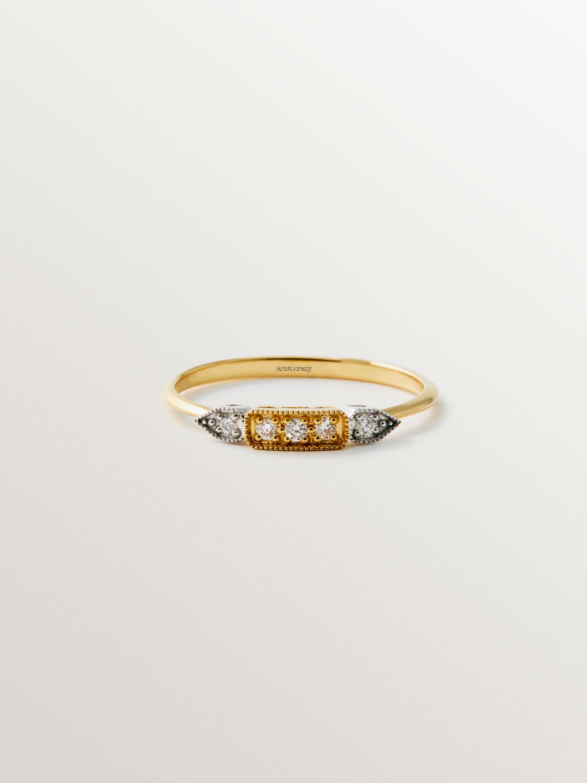 Anillo de oro blanco y amarillo de 18K con pavé de diamantes en talla brillante