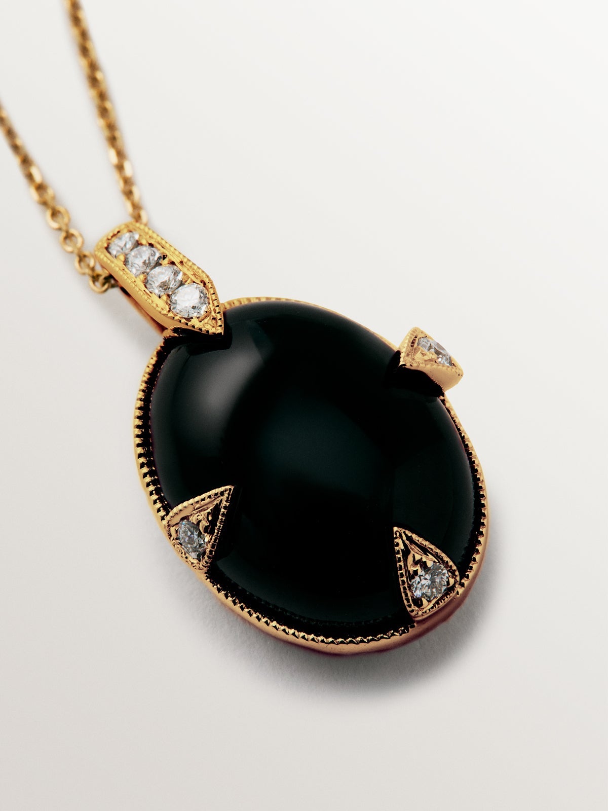 Pendentif Or 18 Carats Avec Onyx Et 9 Diamants Naturels - Ovale - Fait Main
